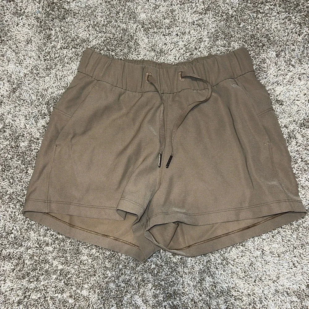 Lululemon On The Fly Short *Woven *2.5" Frontier size 2 - Picture 6 of 11
